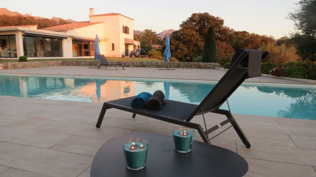 Maison piscine jour